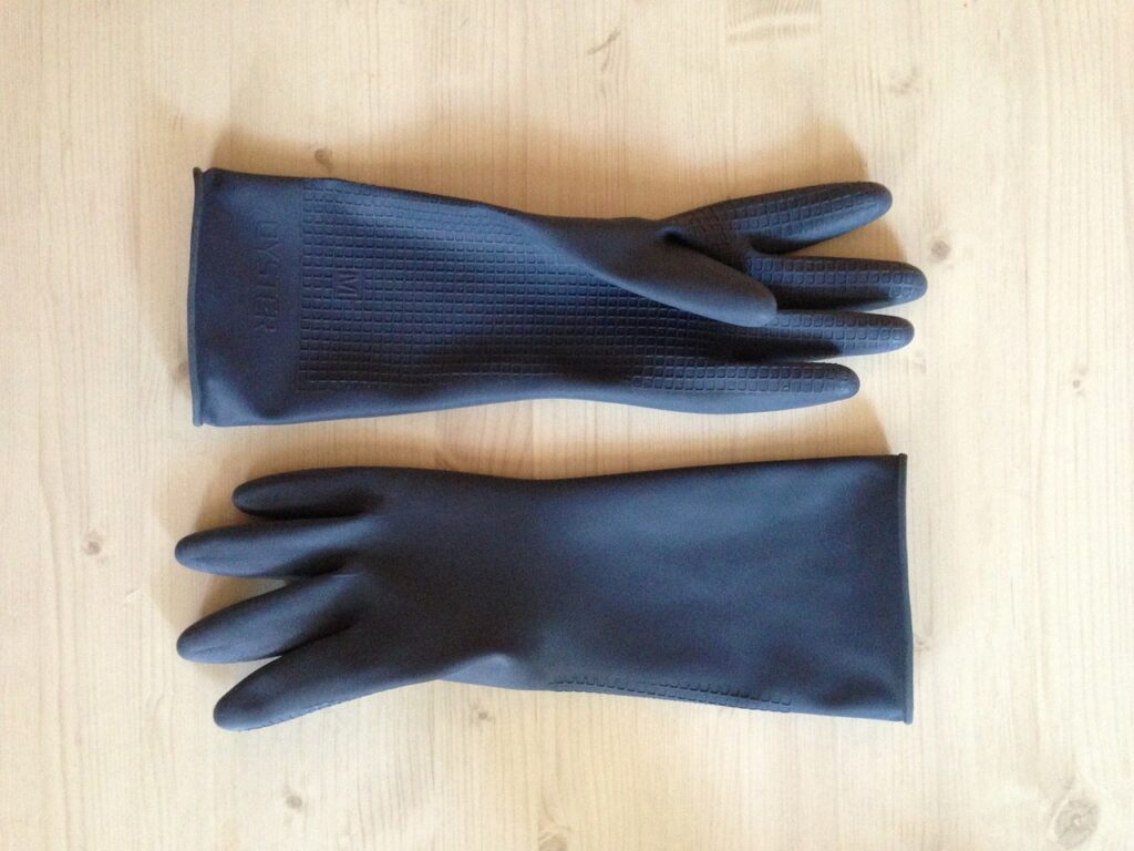 gloves, rubber, black-319838.jpg